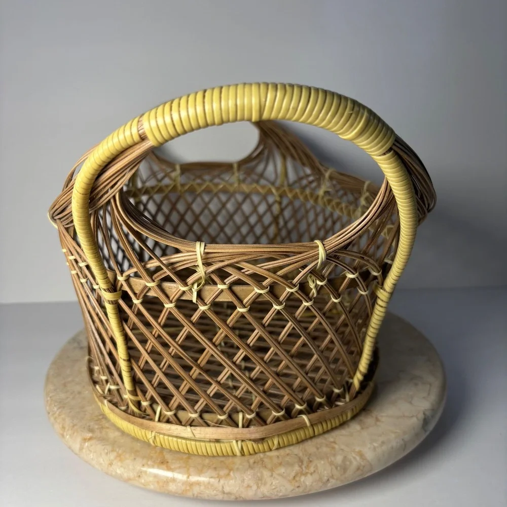 Vintage‎ Wicker Rattan Bread Basket Medium Brown Yellow Boho Lattice Weave